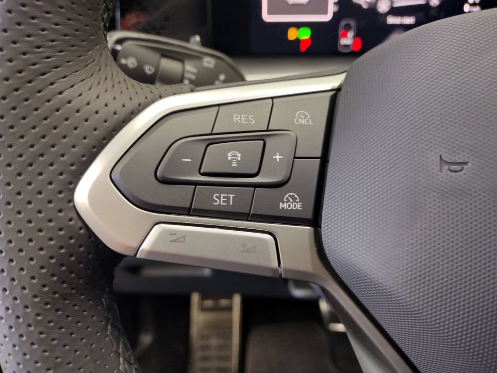 New 2026 Volkswagen Tiguan SE R-Line AWD/4WD image 31