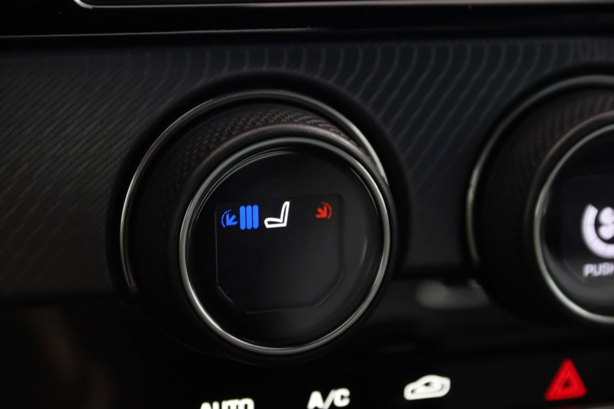 Used 2018 Jaguar F-TYPE R-Dynamic RWD image 9