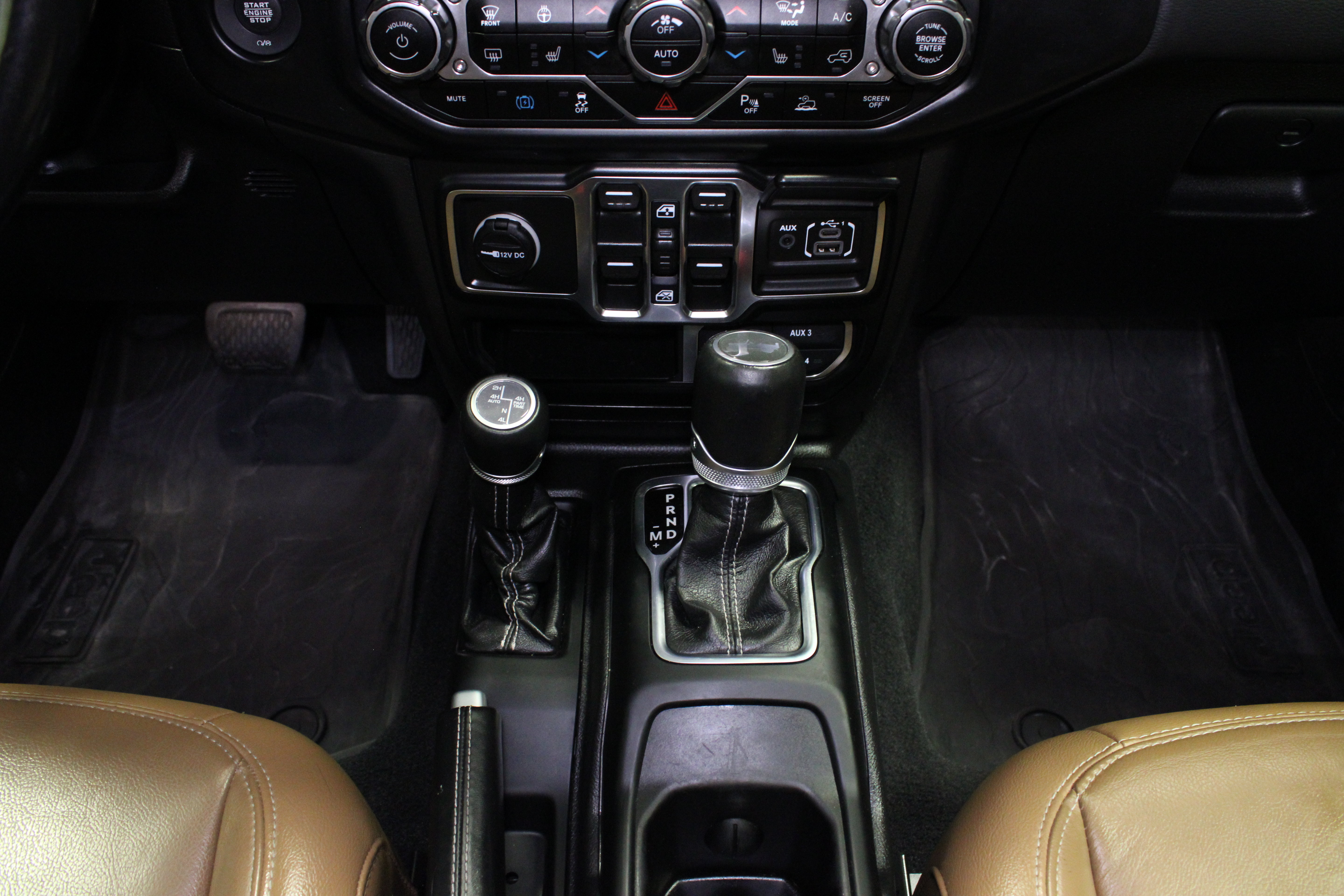 Used 2022 Jeep Wrangler Unlimited Sahara w/ Cold Weather Group AWD/4WD image 21