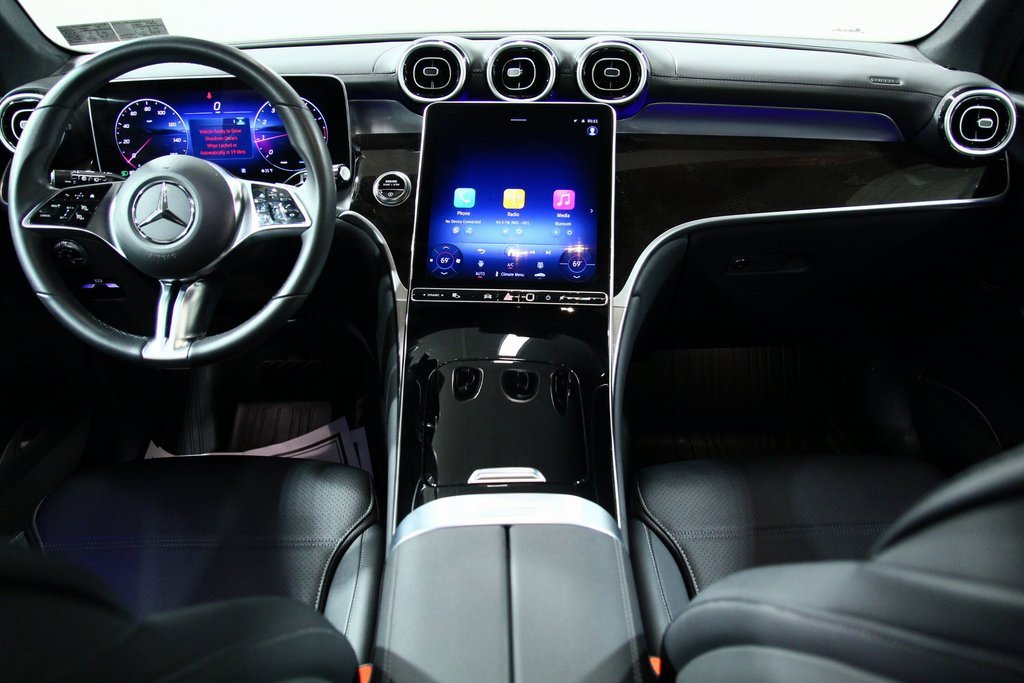 Used 2025 Mercedes-Benz GLC 300 4MATIC image 4