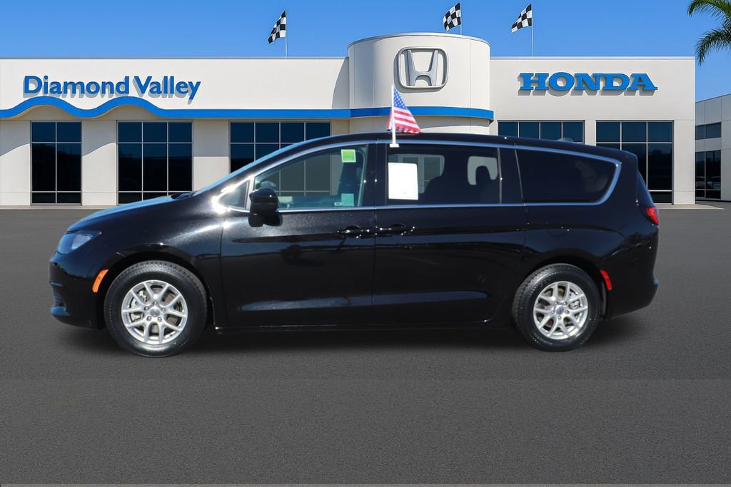 Used 2024 Chrysler Voyager LX image 7