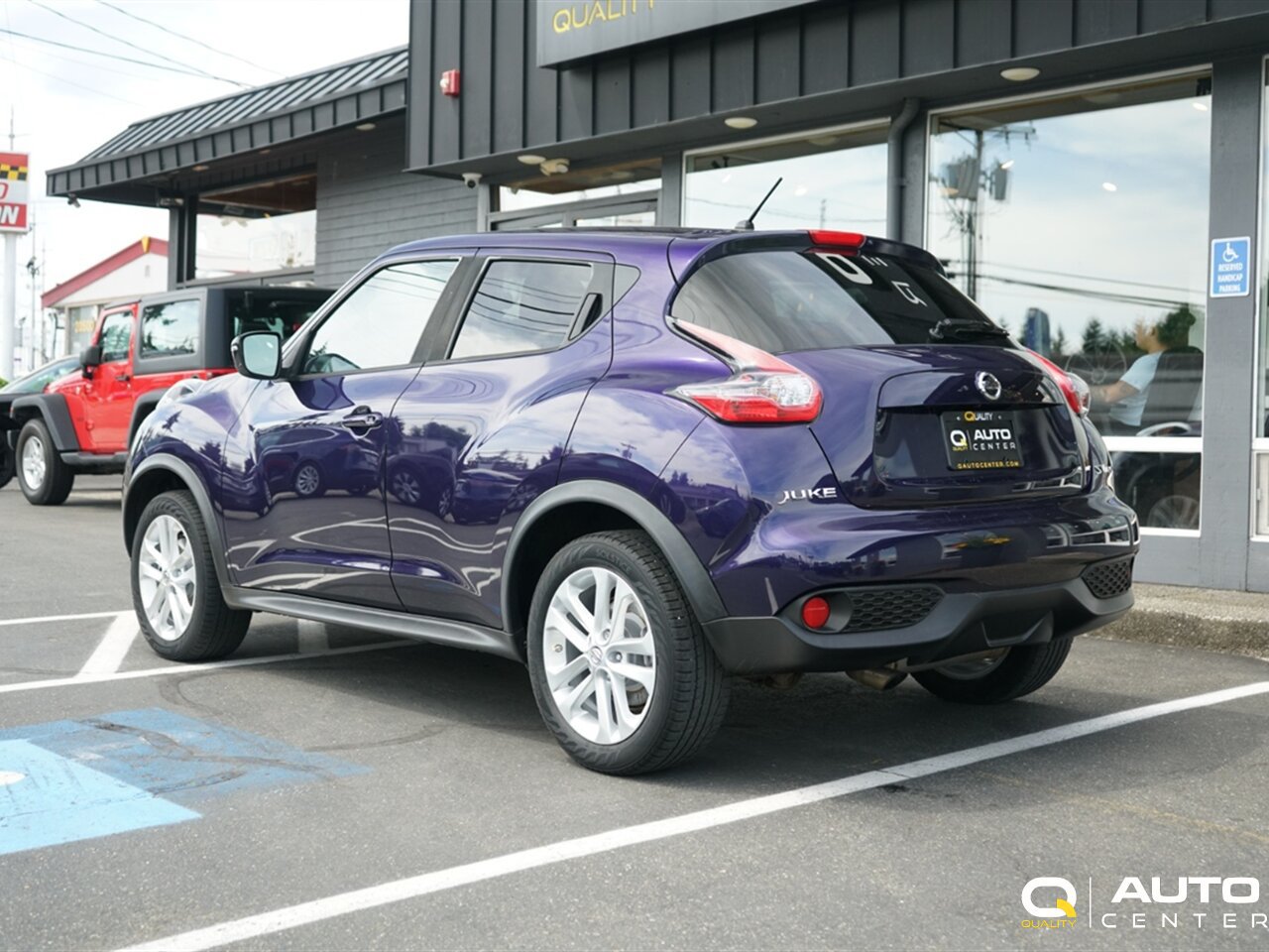 Used 2016 Nissan Juke SV AWD/4WD image 8