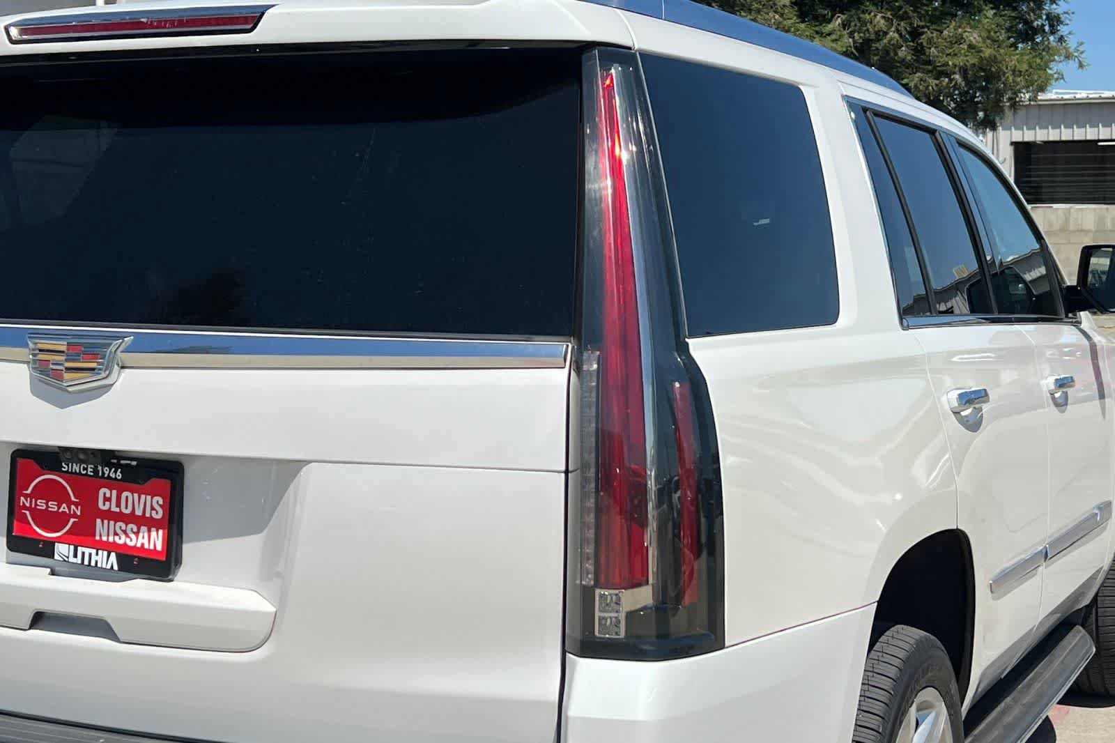Used 2020 Cadillac Escalade Luxury AWD/4WD image 13