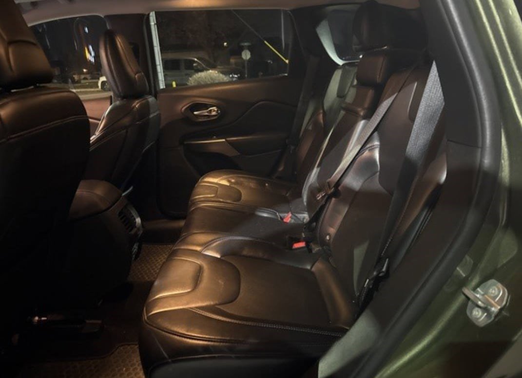 Used 2019 Jeep Cherokee Latitude Plus w/ Comfort/Convenience Group image 18