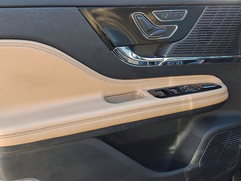 Used 2022 Lincoln Corsair Reserve image 13