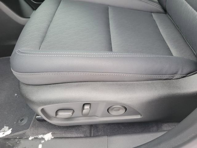 Used 2025 Chevrolet Equinox LT w/ Convenience Package II image 9