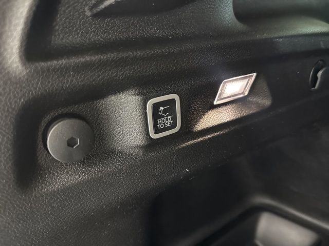 Used 2023 Jeep Grand Cherokee L Laredo image 12