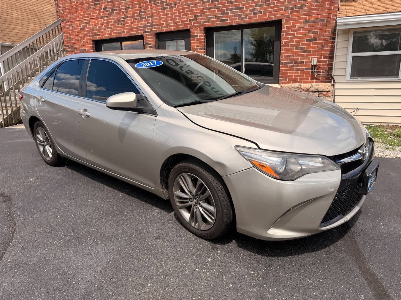 Used 2017 Toyota Camry SE FWD image 2