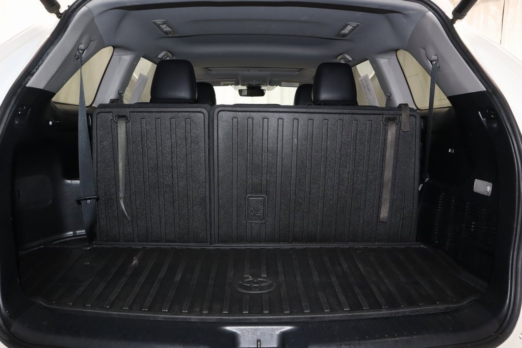 Used 2018 Toyota Highlander XLE image 19