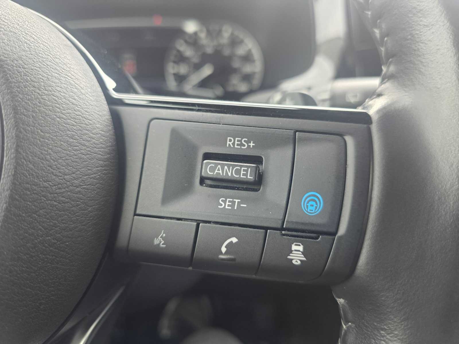 Used 2025 Nissan Pathfinder SL FWD image 32