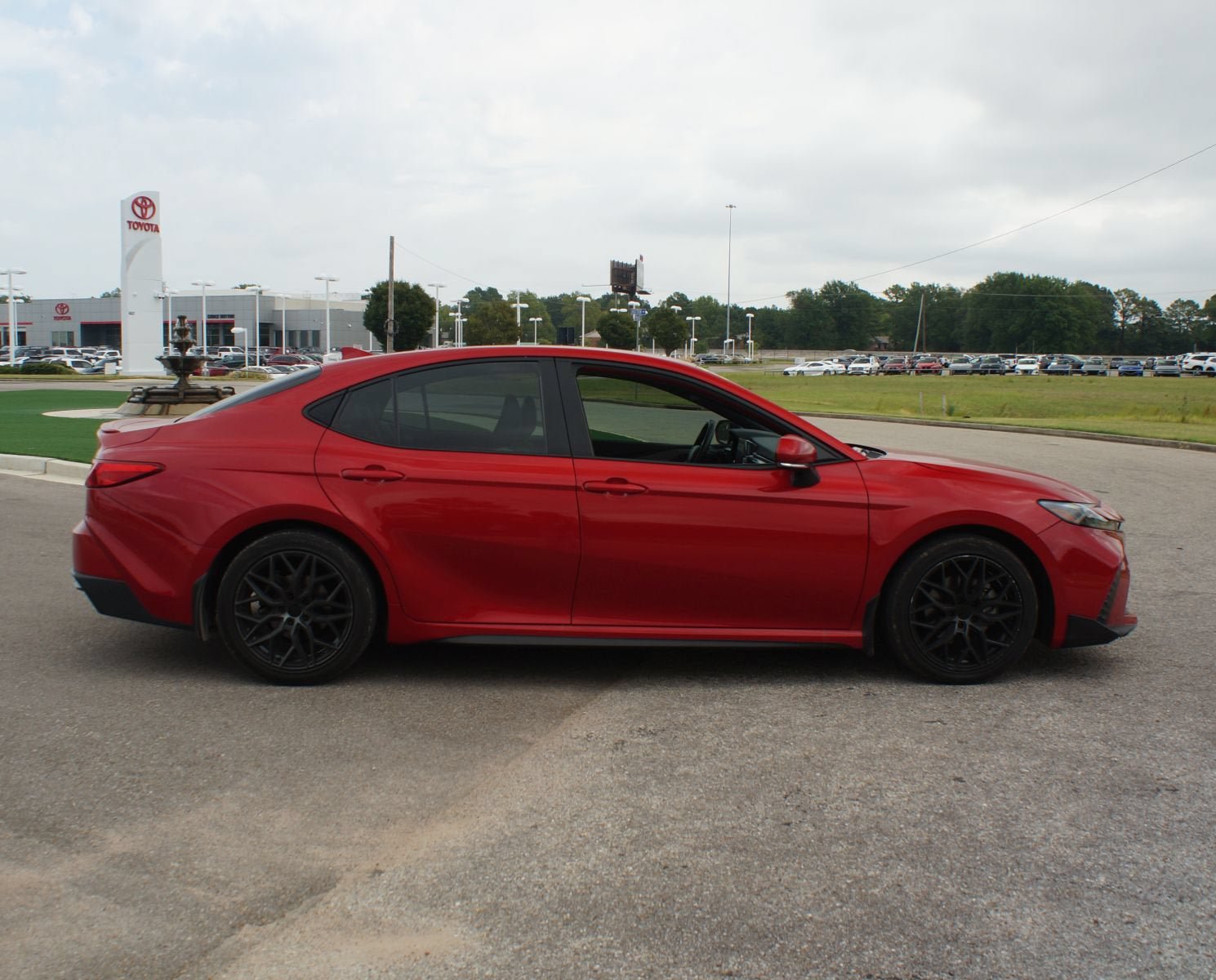 Used 2025 Toyota Camry SE FWD image 20