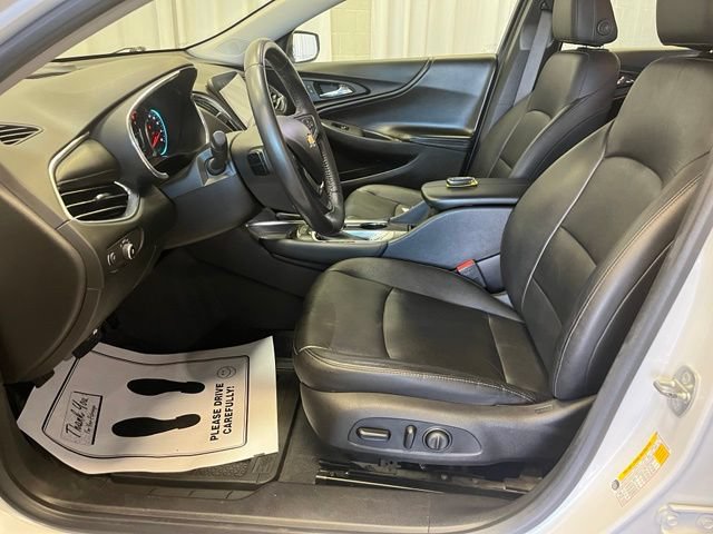 Used 2018 Chevrolet Malibu LT w/ Leather Package FWD image 4