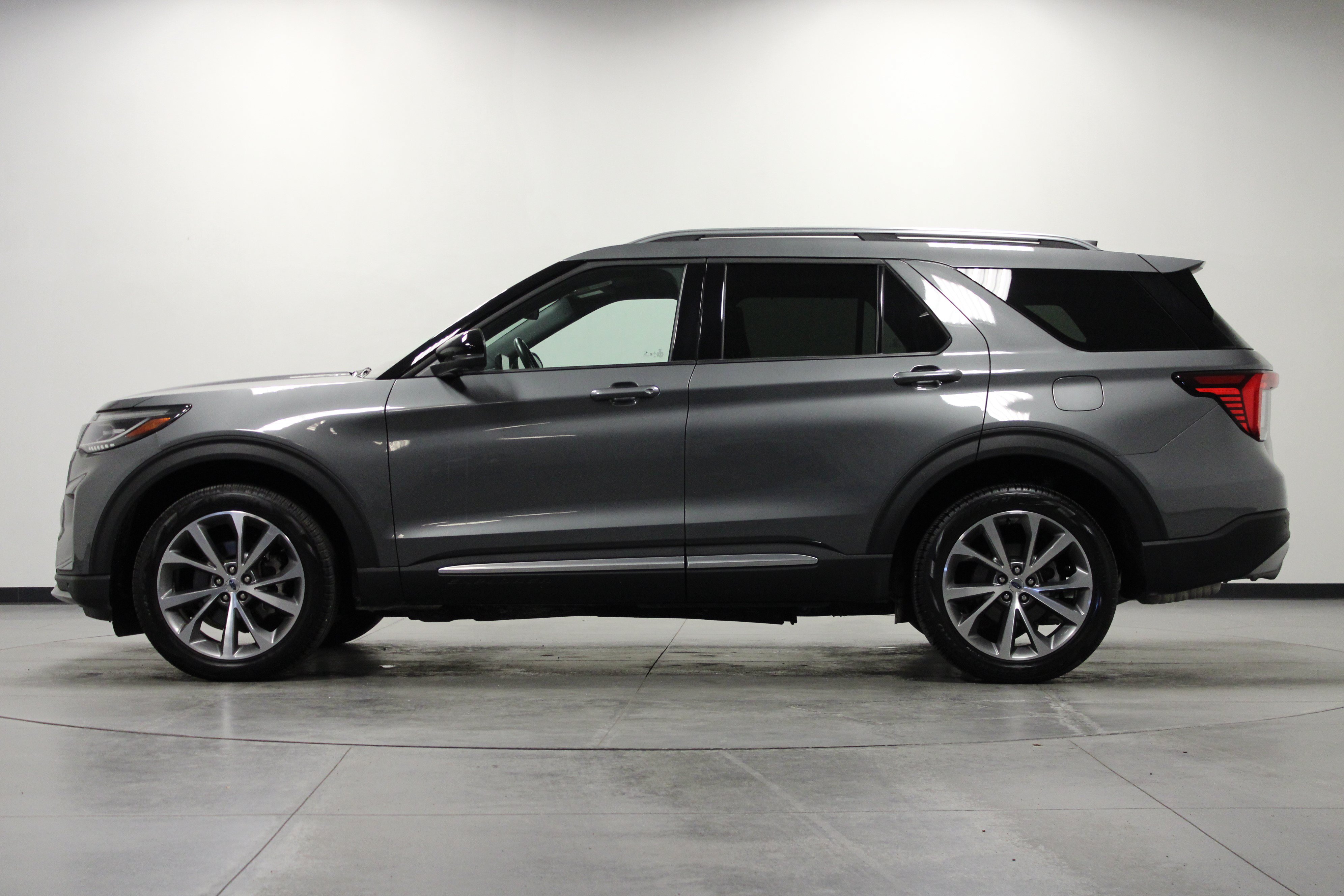 Used 2025 Ford Explorer Platinum w/ Ultimate Package AWD/4WD image 7