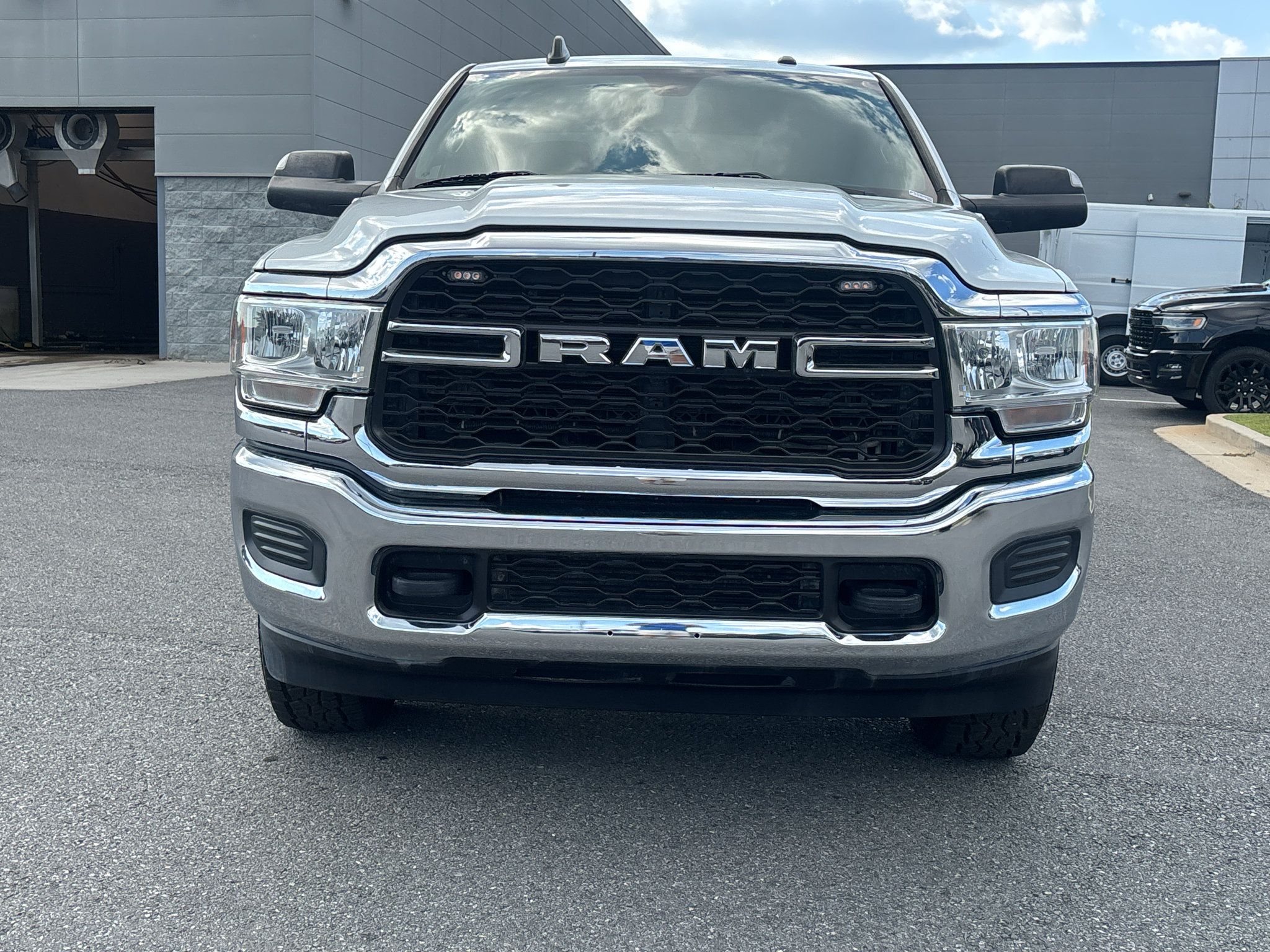 Used 2022 RAM 2500 Tradesman w/ Chrome Appearance Group AWD/4WD image 2