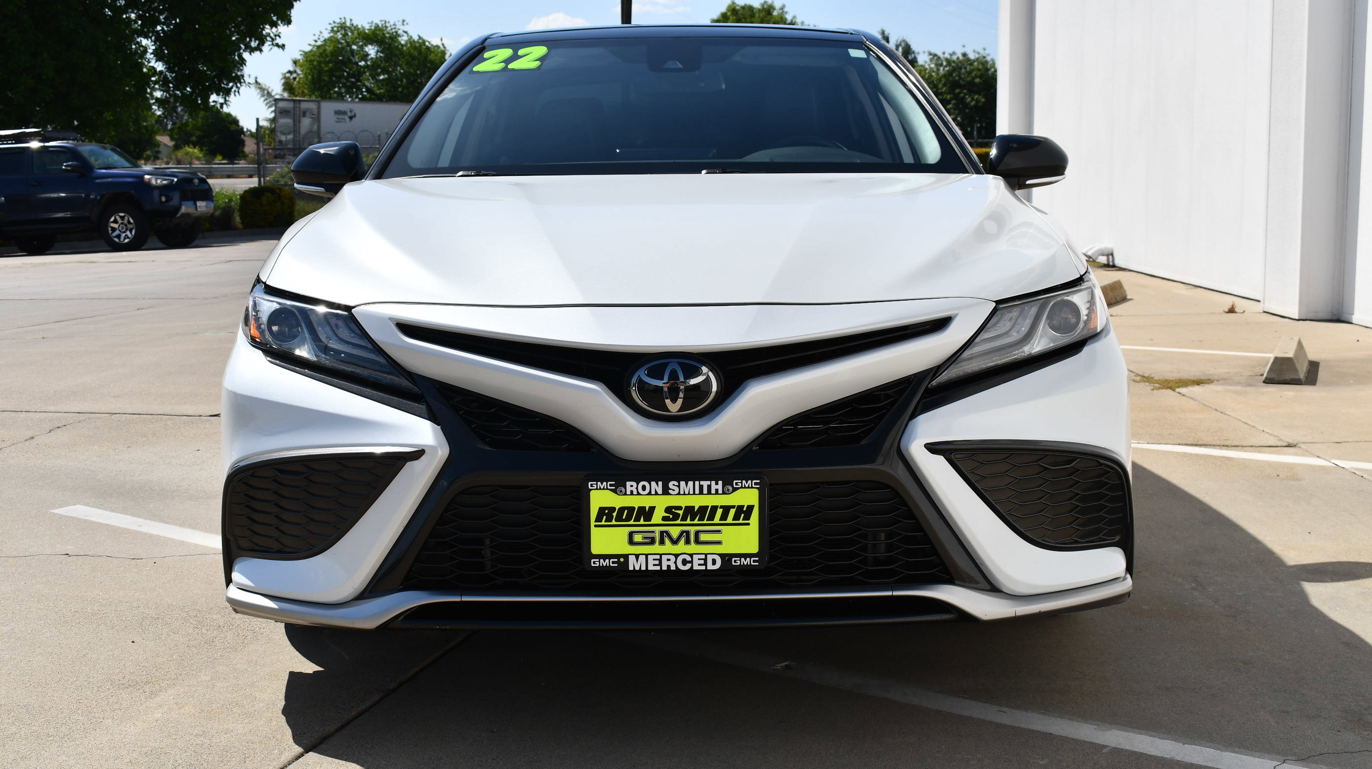 Used 2022 Toyota Camry XSE FWD image 3