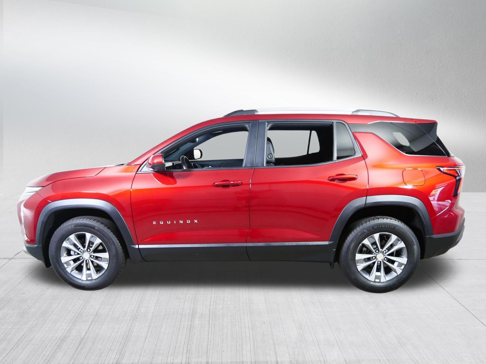 Used 2025 Chevrolet Equinox LT w/ Convenience Package II AWD/4WD image 4