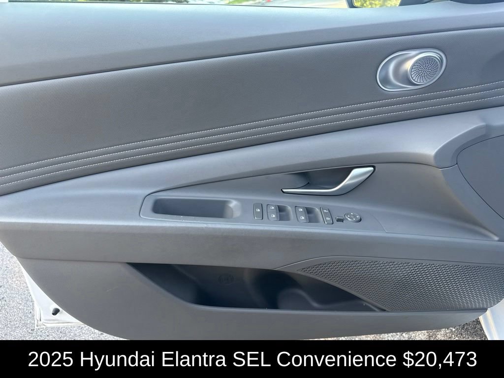 Used 2025 Hyundai Elantra SEL FWD image 11