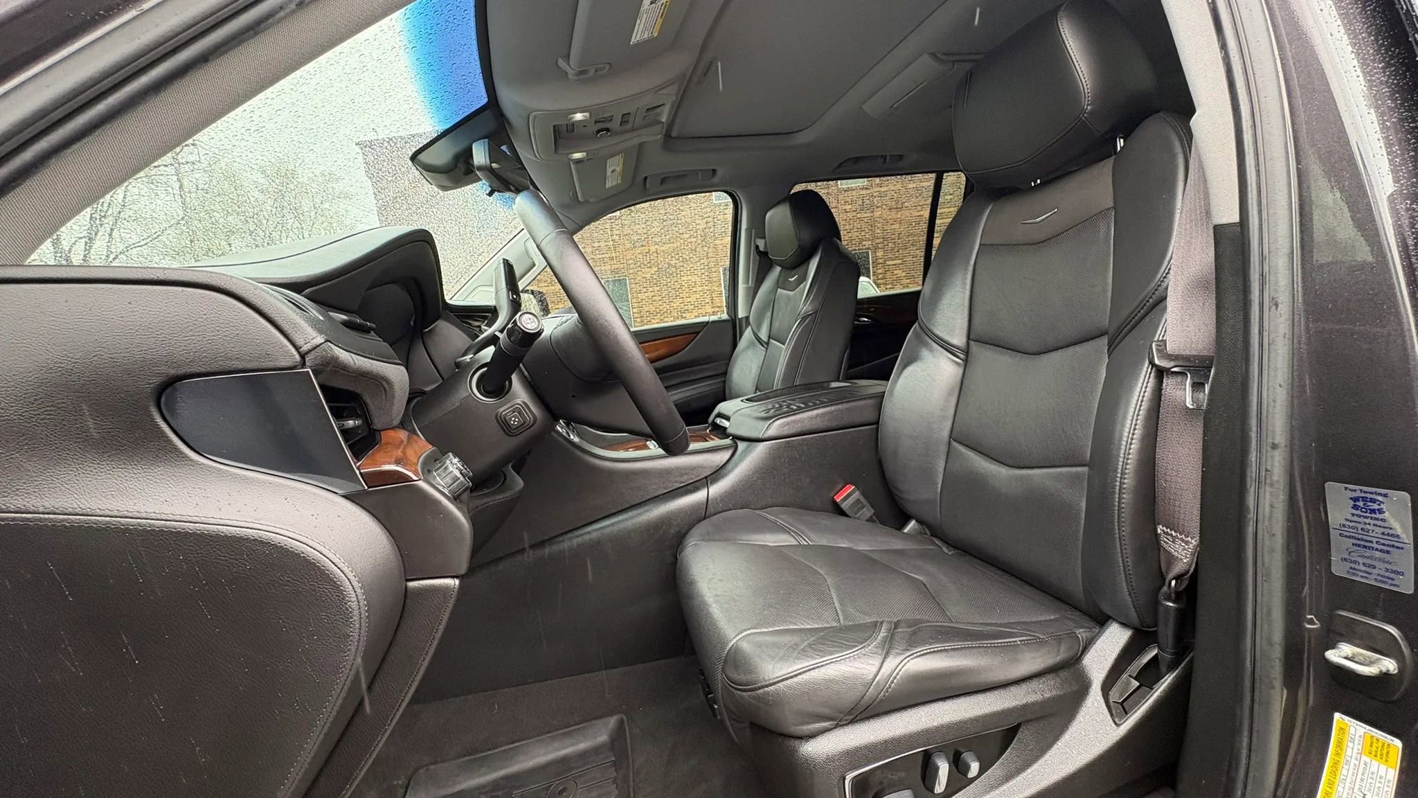 Used 2017 Cadillac Escalade ESV Luxury AWD/4WD image 2