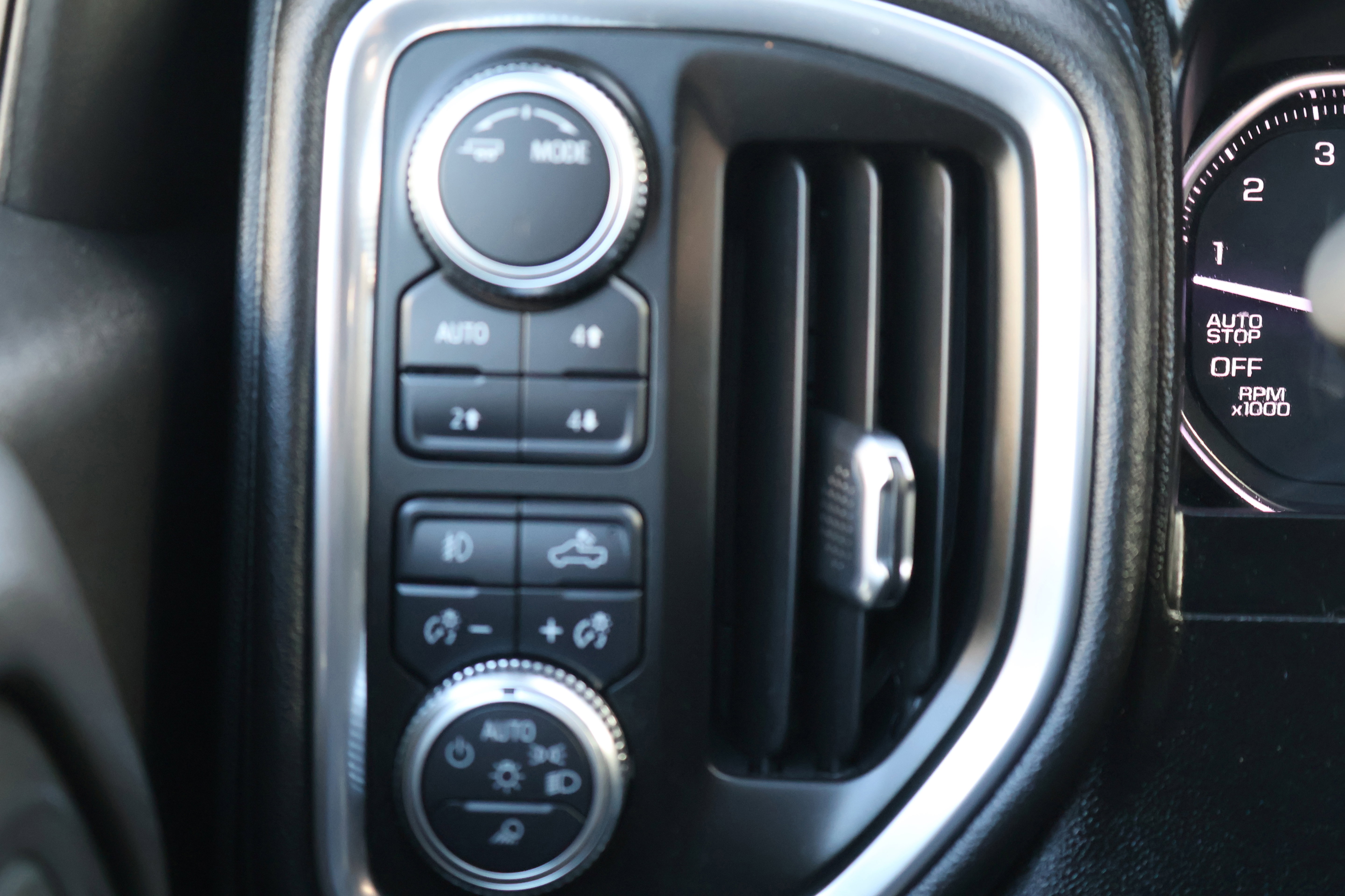 Used 2021 GMC Sierra 1500 SLT image 36