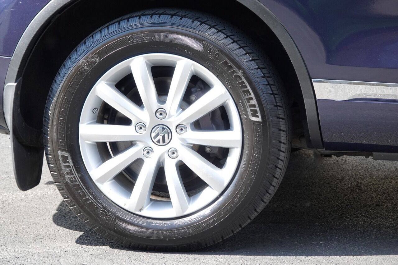 Used 2012 Volkswagen Touareg Sport AWD/4WD image 22