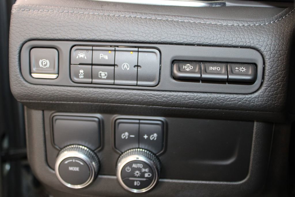 Used 2024 GMC Yukon XL Denali image 29