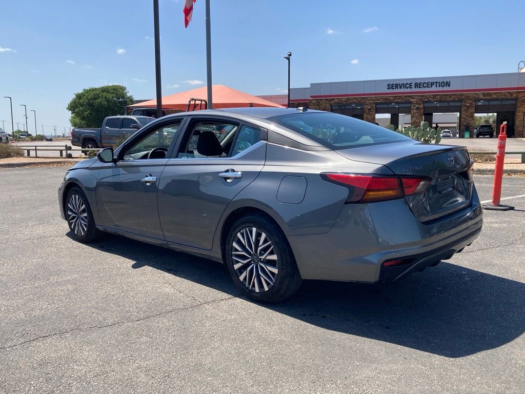 Used 2025 Nissan Altima 2.5 SV image 7