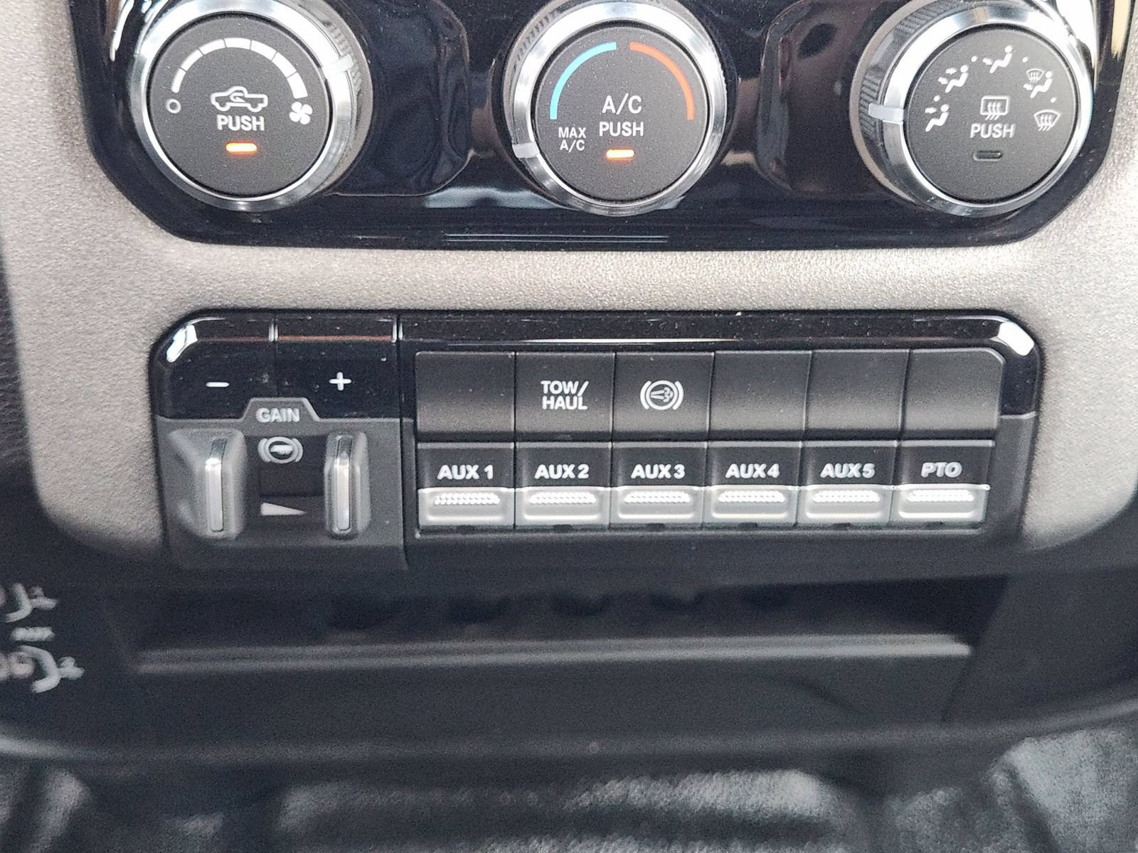 New 2026 RAM 3500 Tradesman AWD/4WD image 17