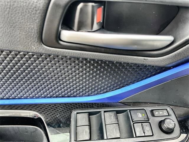 Used 2022 Toyota C-HR XLE image 22