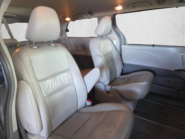 Used 2016 Toyota Sienna XLE w/ XLE Navigation Package AWD/4WD image 19