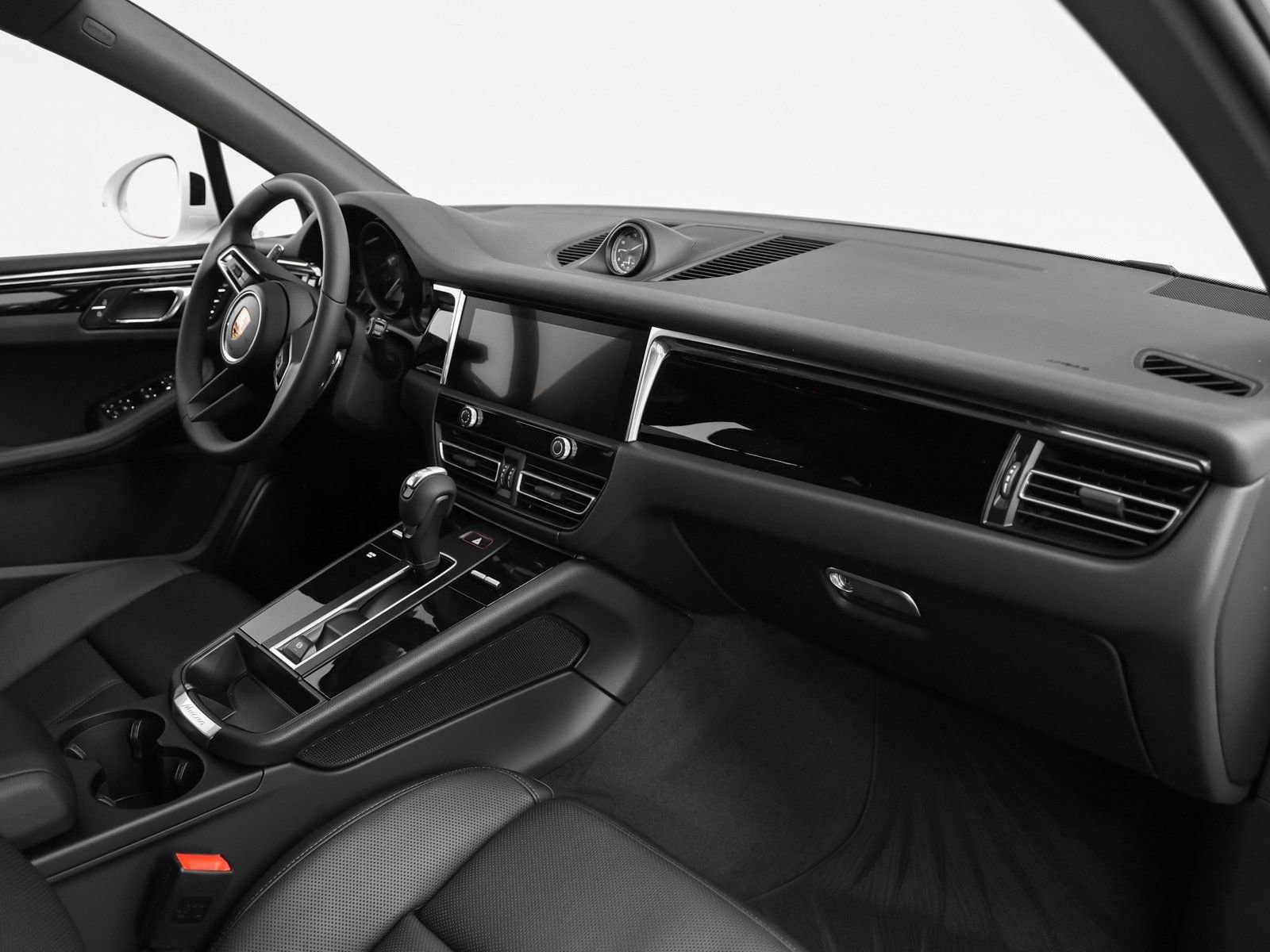 Certified 2025 Porsche Macan AWD/4WD image 23