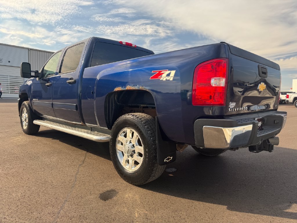 Used 2011 Chevrolet Silverado 3500 LT w/ Interior Plus Package AWD/4WD image 7