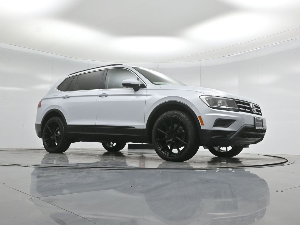 Used 2019 Volkswagen Tiguan SE w/ Panoramic Sunroof Package image 4