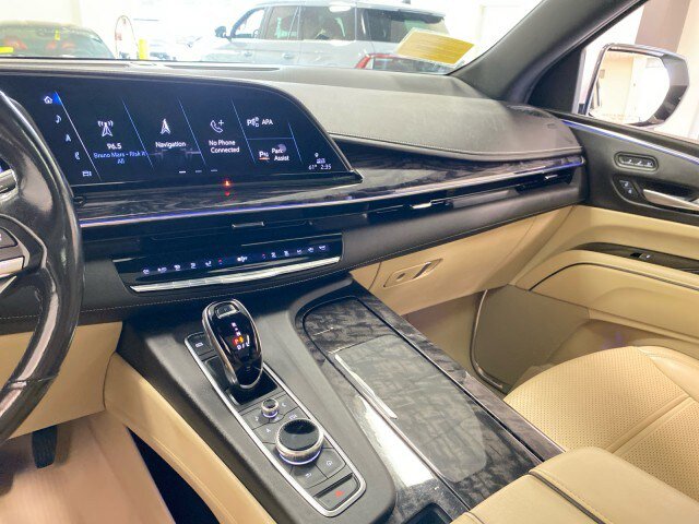 Used 2021 Cadillac Escalade Premium Luxury w/ Performance Package AWD/4WD image 15