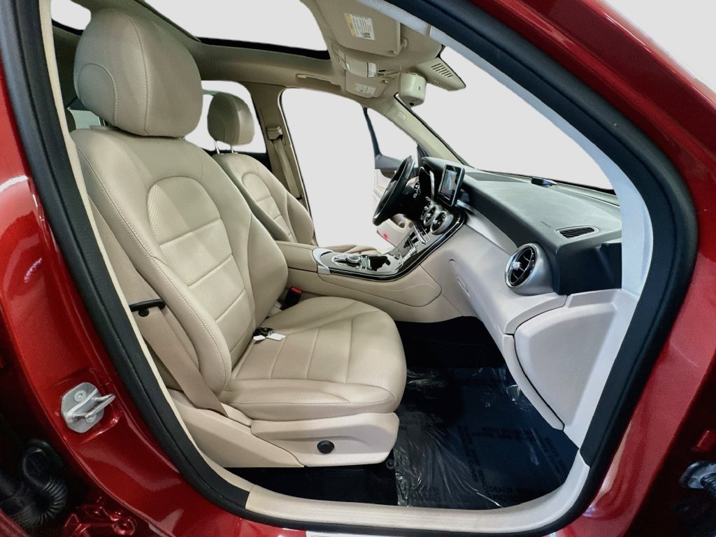 Used 2019 Mercedes-Benz GLC 300 4MATIC image 34