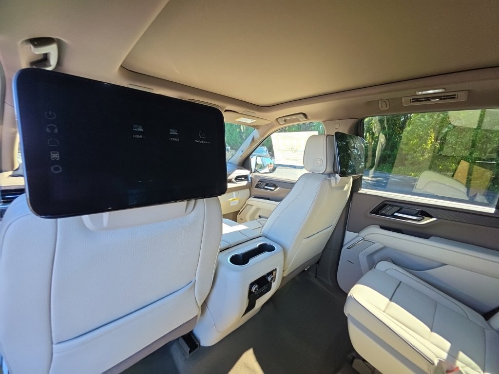 New 2026 GMC Yukon Denali w/ Denali Reserve Package AWD/4WD image 23