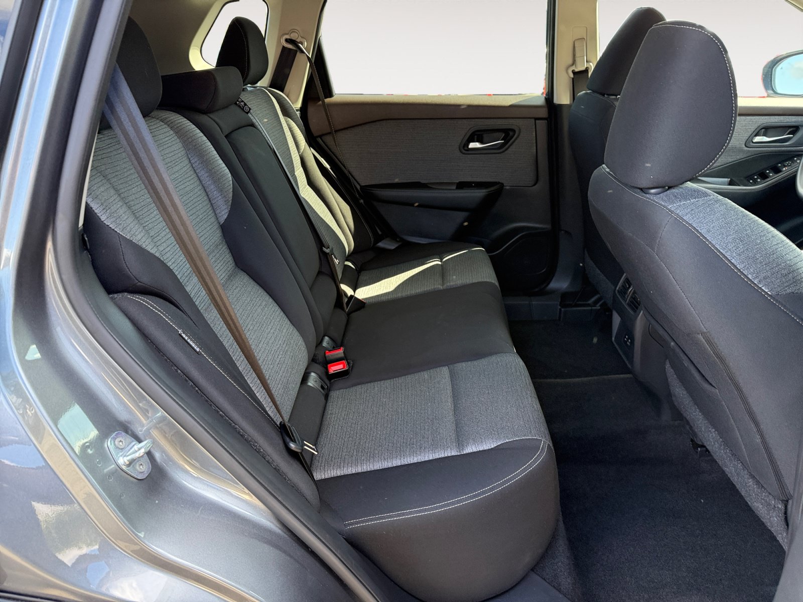 Used 2023 Nissan Rogue SV AWD/4WD image 18