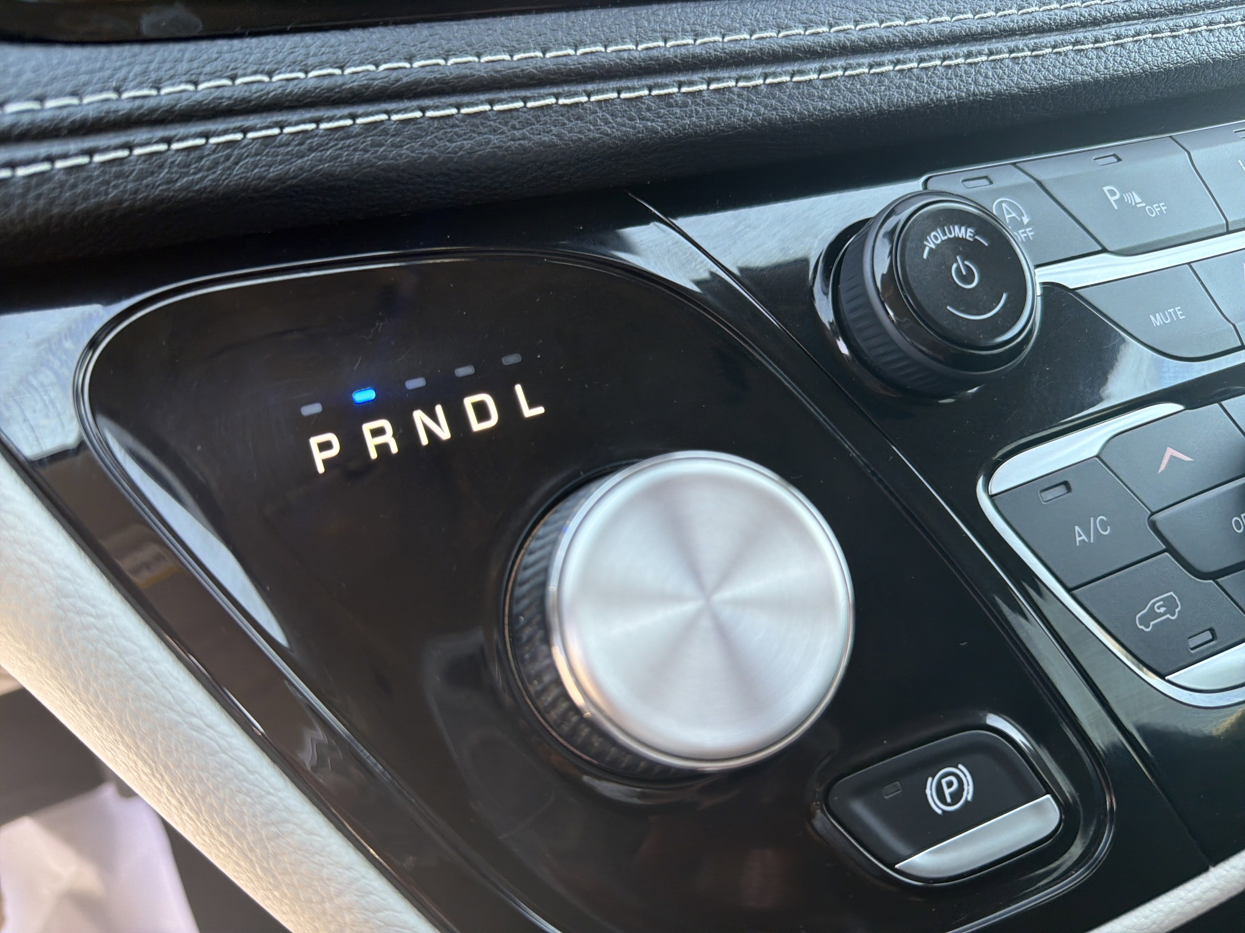 Used 2023 Chrysler Pacifica Touring-L image 28