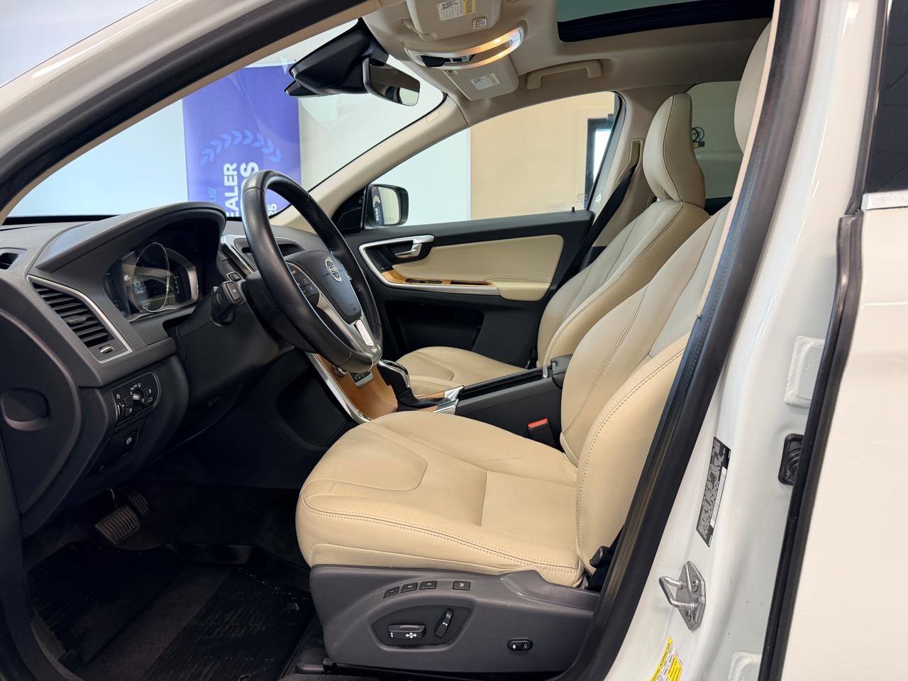 Used 2017 Volvo XC60 T5 Inscription w/ Preferred Option Package image 22