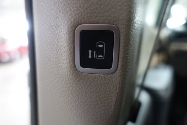 Used 2024 Chrysler Pacifica Touring-L FWD image 20