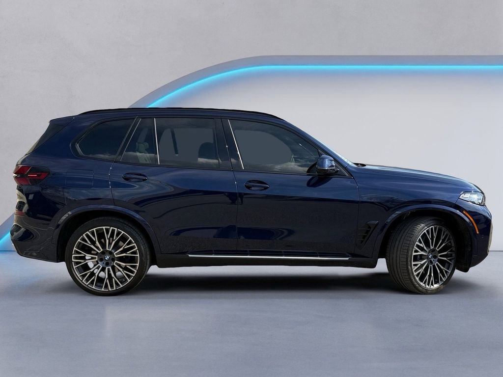 Used 2025 BMW X5 sDrive40i w/ M Sport Package image 2