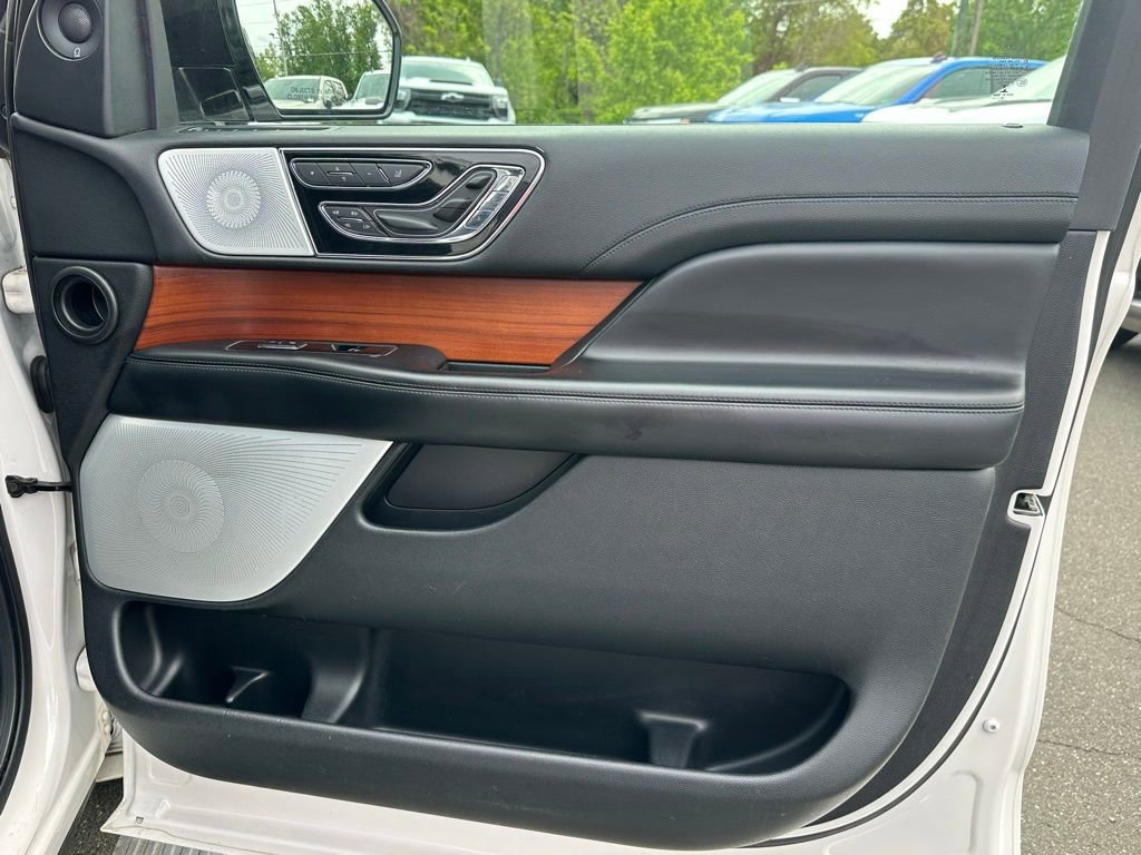 Used 2018 Lincoln Navigator L Reserve w/ Technology Package AWD/4WD image 12