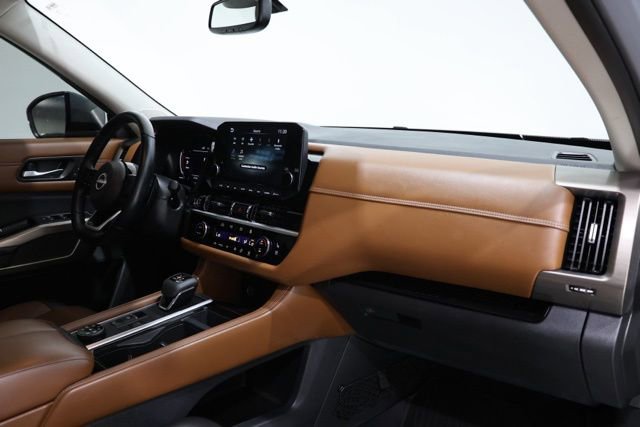 Used 2022 Nissan Pathfinder Platinum w/ Cargo Package image 17