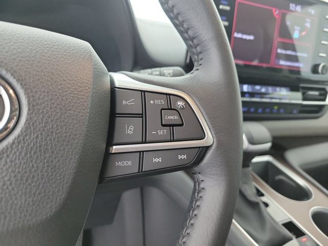 Used 2024 Toyota Sienna XLE FWD image 24