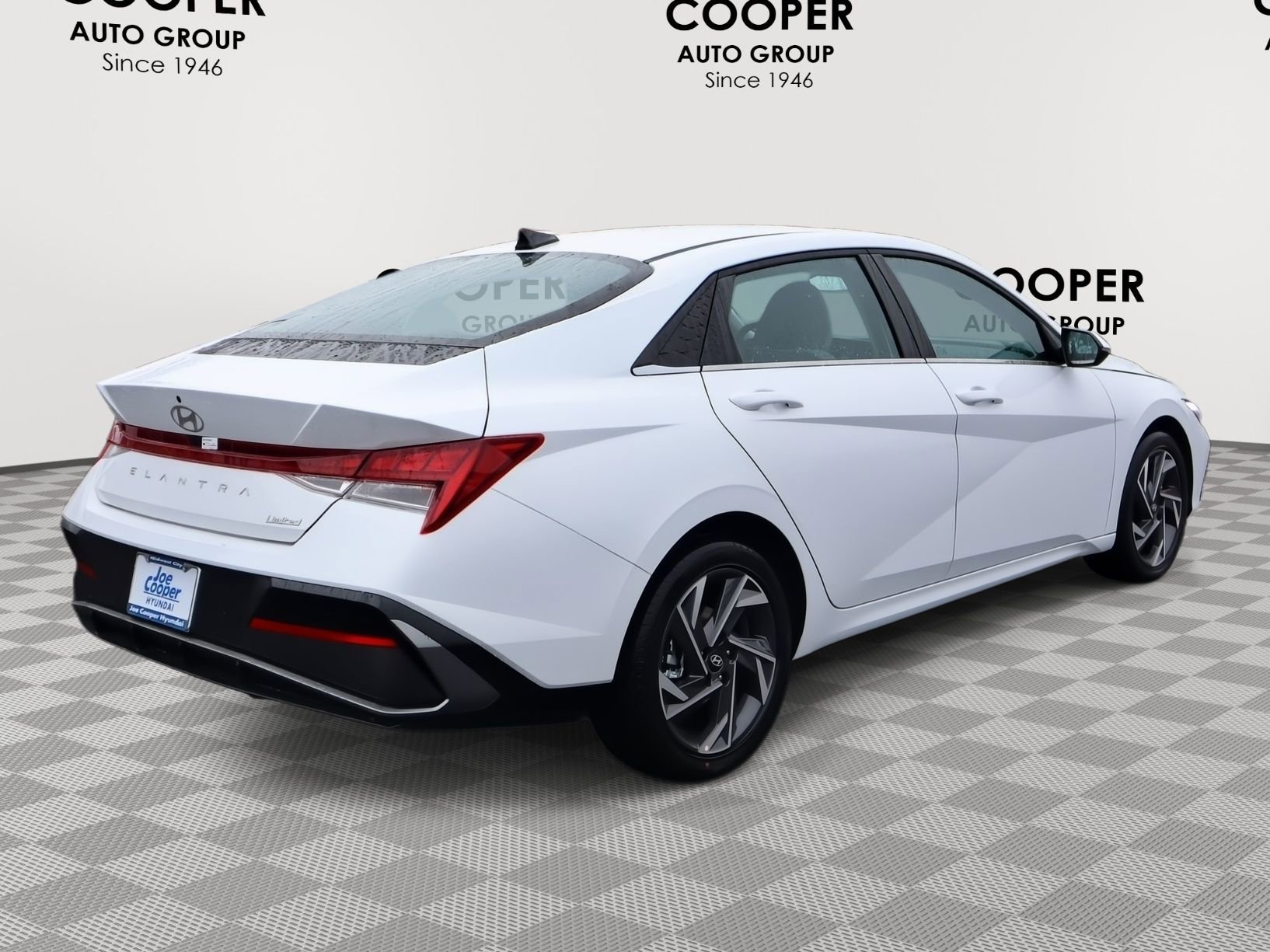 New 2025 Hyundai Elantra Limited image 7