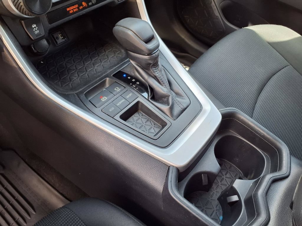 Used 2019 Toyota RAV4 LE FWD image 22