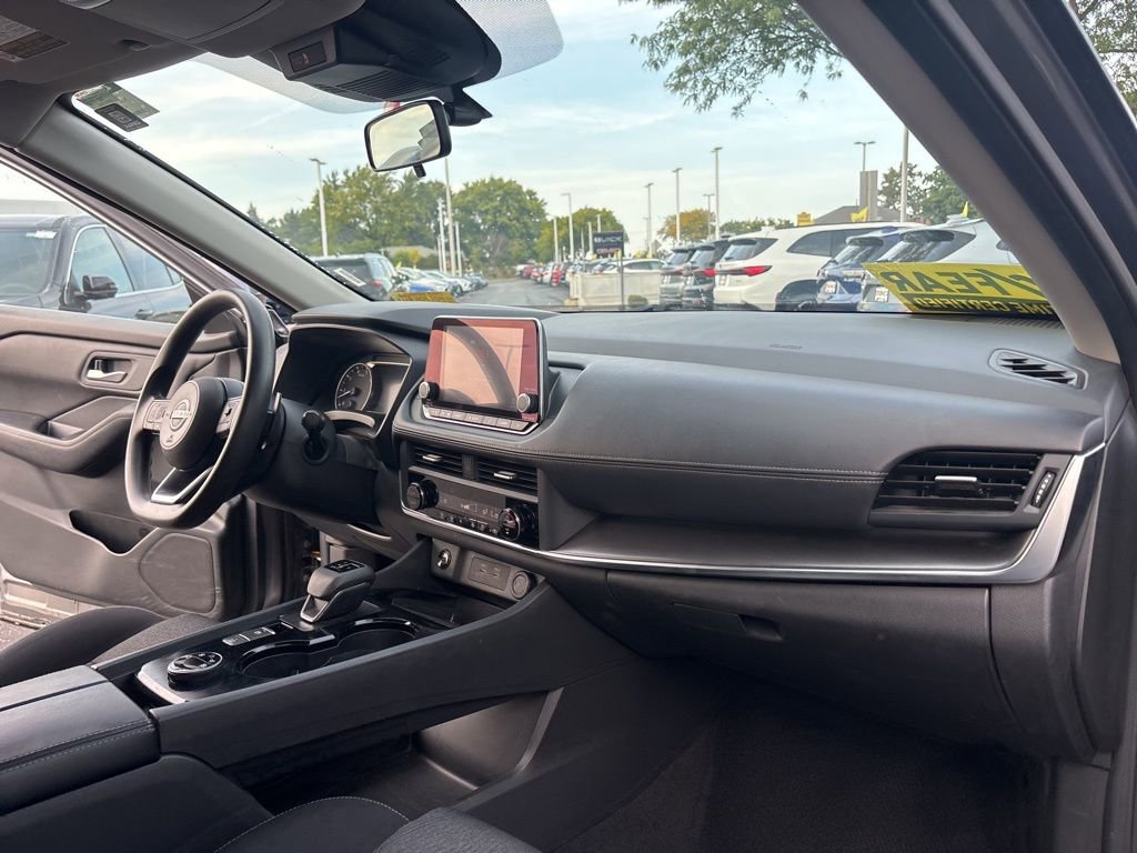 Used 2024 Nissan Rogue SV image 33