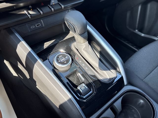 Used 2024 Chevrolet Colorado Trail Boss w/ Technology Package AWD/4WD image 17