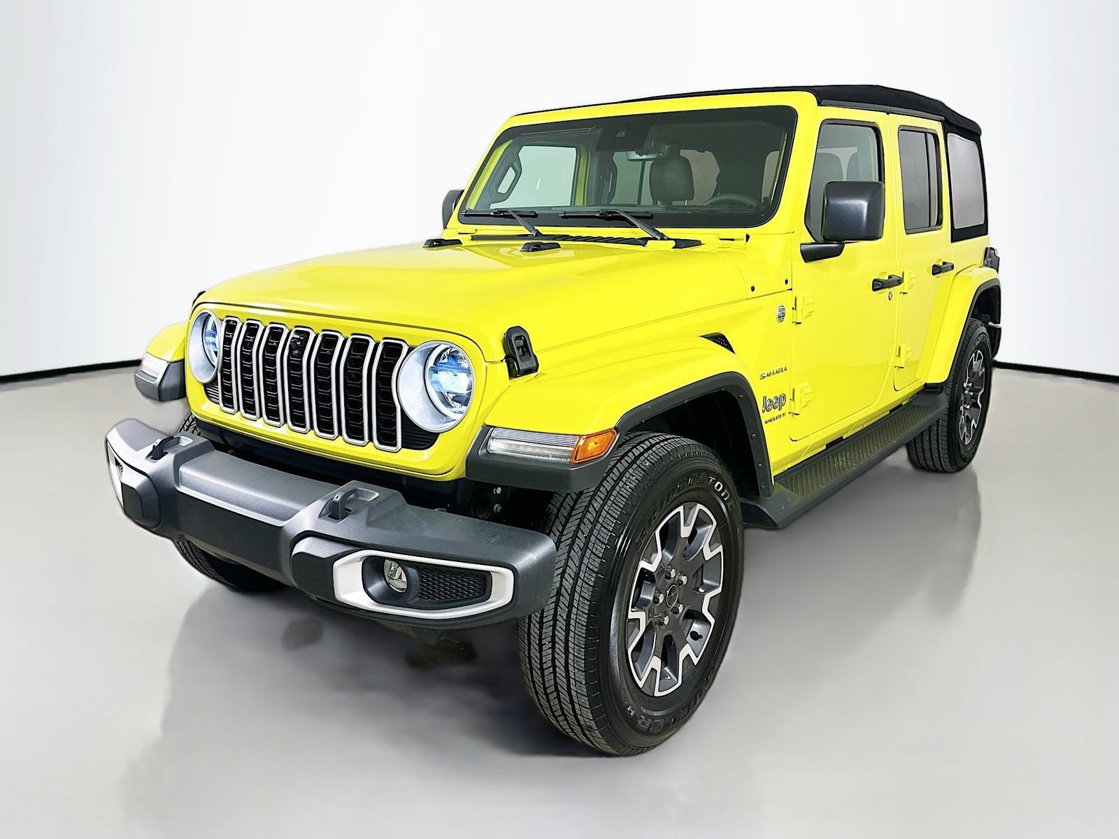 Used 2024 Jeep Wrangler Unlimited Sahara w/ Technology Group AWD/4WD image 1