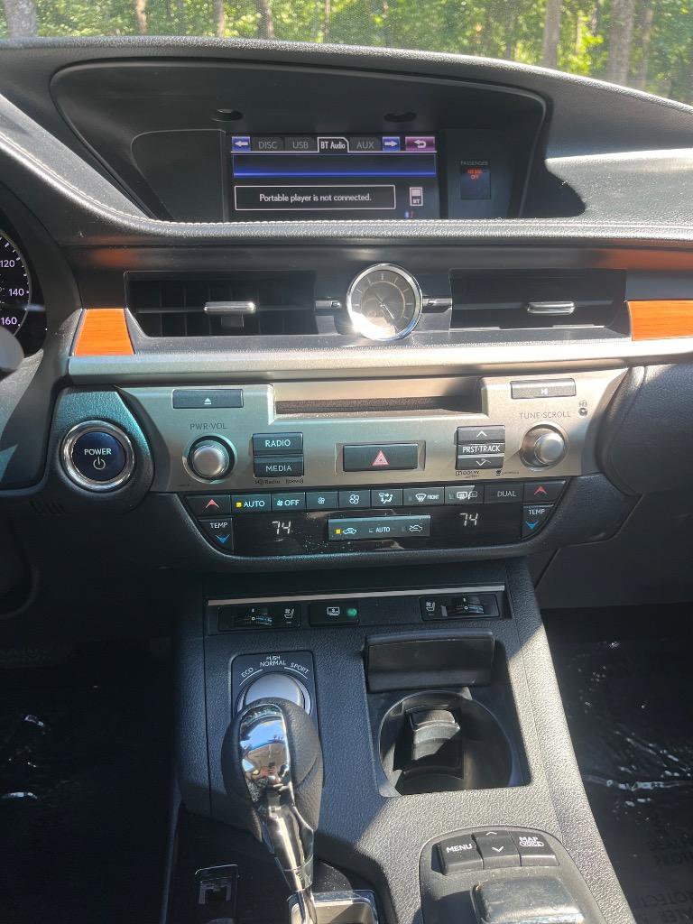 Used 2013 Lexus ES 300h w/ Luxury Pkg FWD image 40