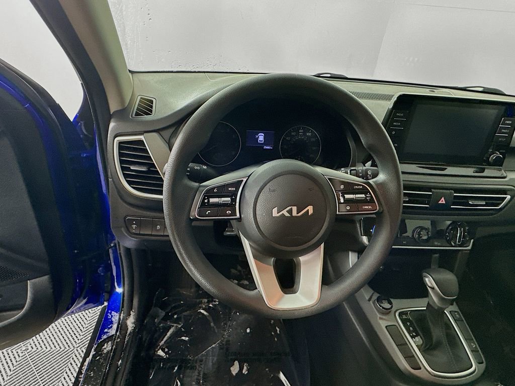 Used 2023 Kia Seltos LX image 16